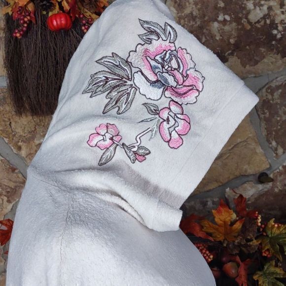 Rue21 Faux Fleece Cropped‎ Floral Embroidered Hoodie Sz S - Picture 5 of 10